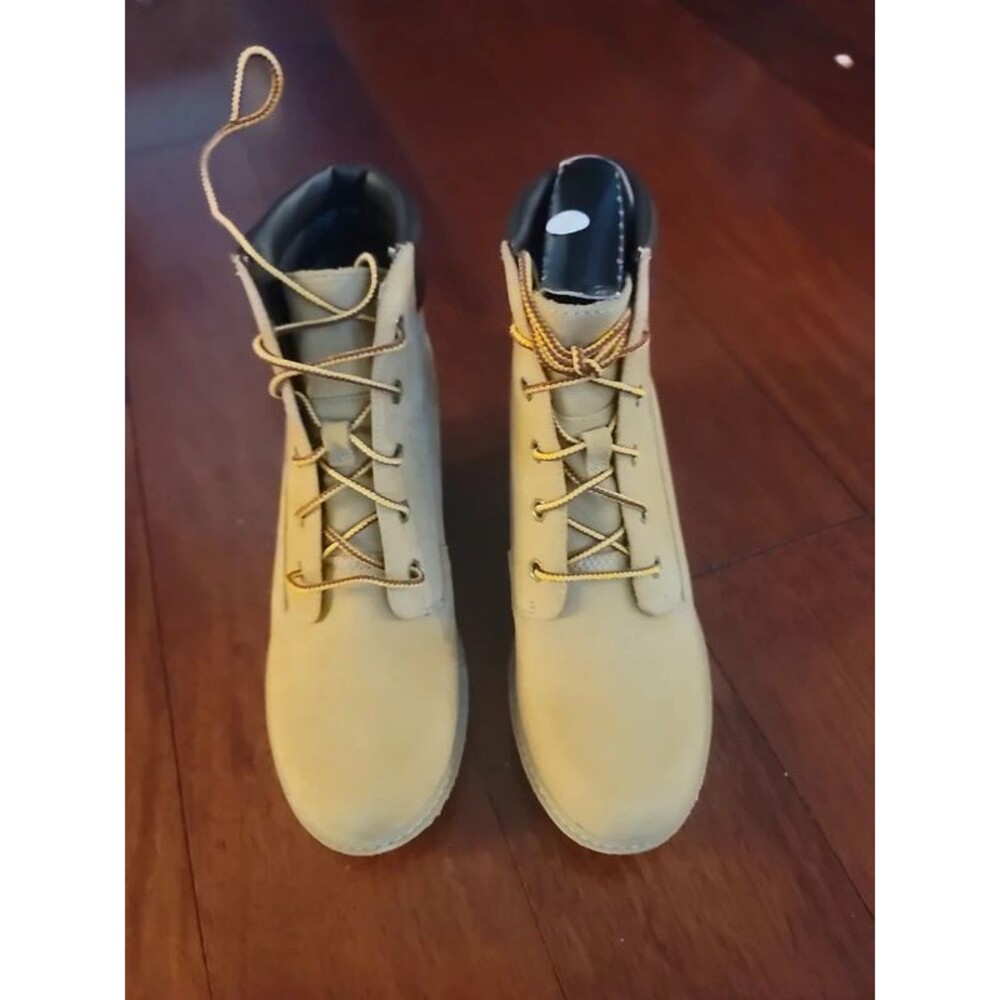 Timberlands NEW Size 7